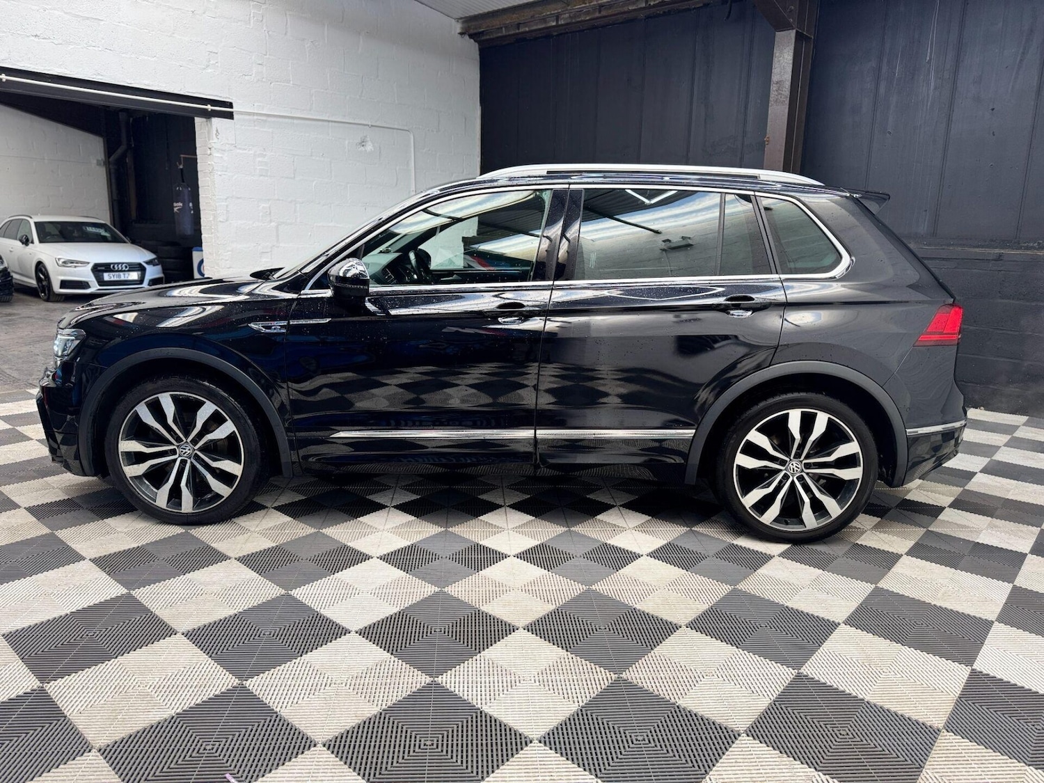Used Volkswagen Tiguan 2017 for sale - 76508898: Photo 24