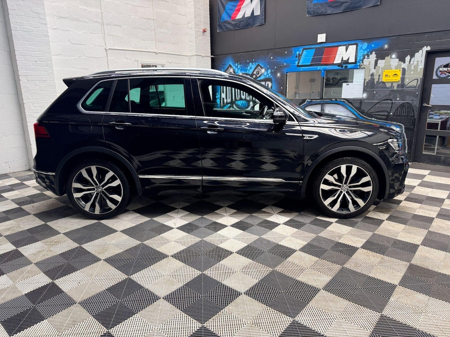 Used Volkswagen Tiguan 2017 for sale - 76508898: Photo 31