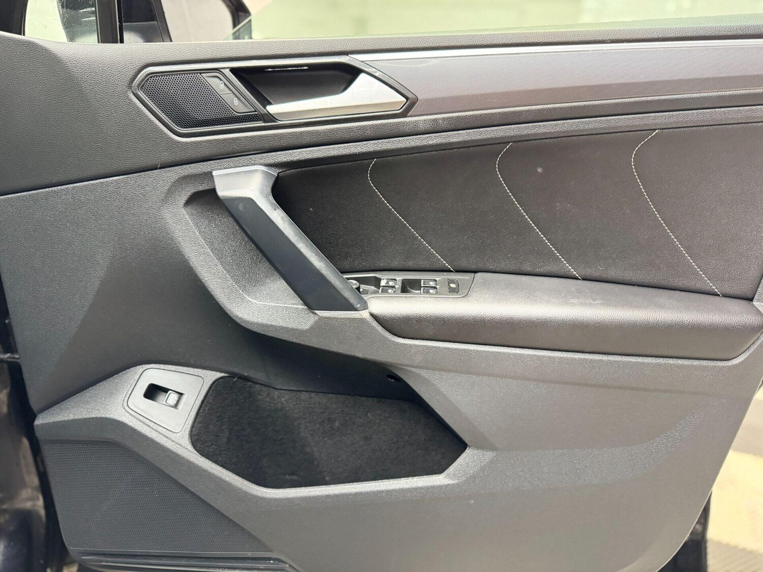 Used Volkswagen Tiguan 2017 for sale - 76508898: Photo 47