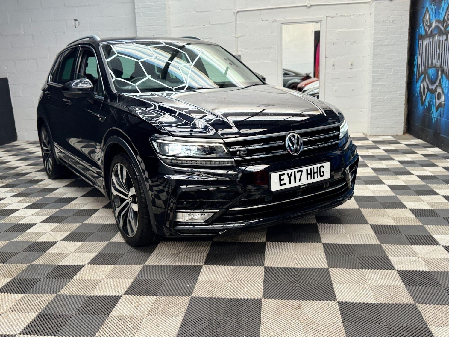 Used Volkswagen Tiguan 2017 for sale - 76508898: Photo 8