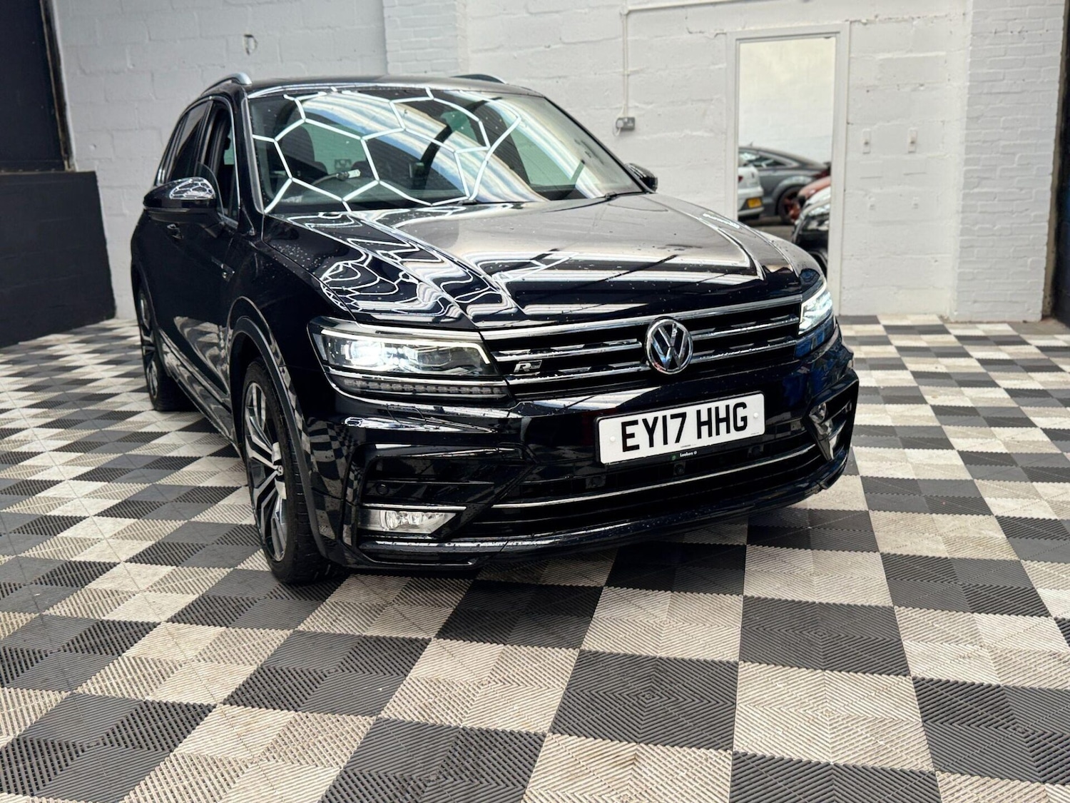 Used Volkswagen Tiguan 2017 for sale - 76508898: Photo 9
