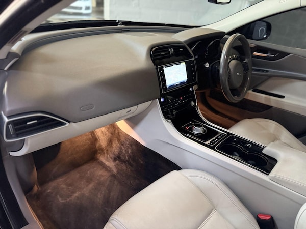 Used Jaguar XE 2016 for sale - 76224504: Photo 17
