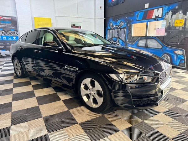 Used Jaguar XE 2016 for sale - 76224504: Photo 1