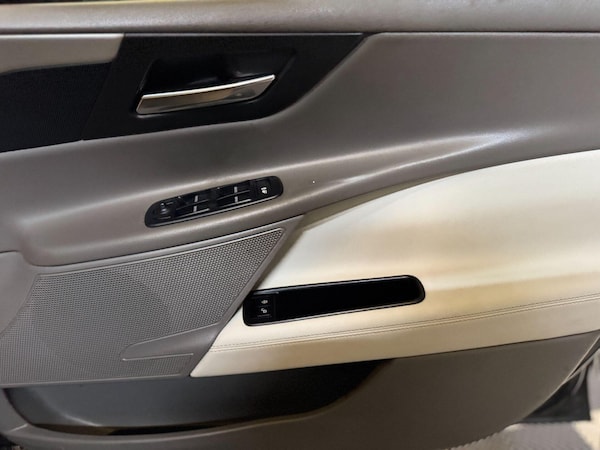 Used Jaguar XE 2016 for sale - 76224504: Photo 26