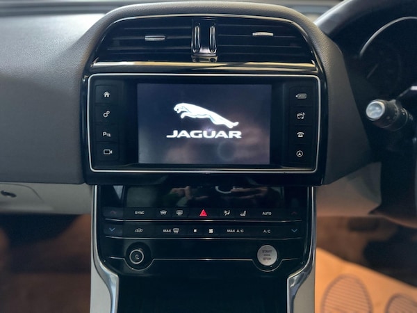 Used Jaguar XE 2016 for sale - 76224504: Photo 27