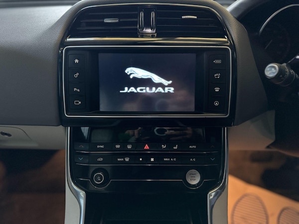 Used Jaguar XE 2016 for sale - 76224504: Photo 28
