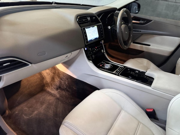 Used Jaguar XE 2016 for sale - 76224504: Photo 36