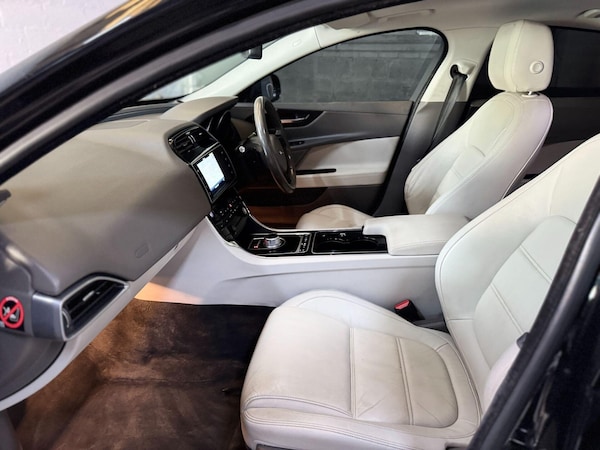 Used Jaguar XE 2016 for sale - 76224504: Photo 37