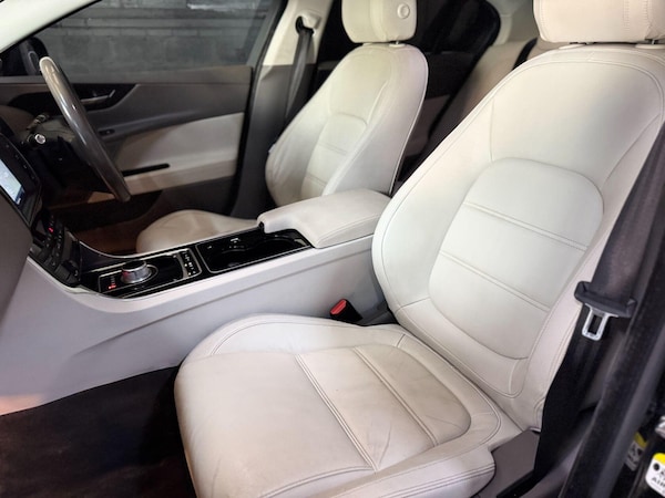 Used Jaguar XE 2016 for sale - 76224504: Photo 38