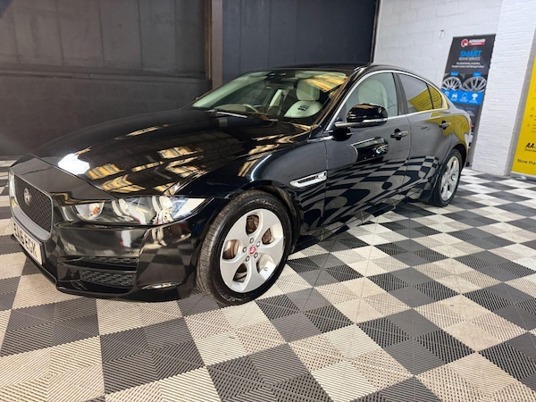 Used Jaguar XE 2016 for sale - 76224504: Photo 3