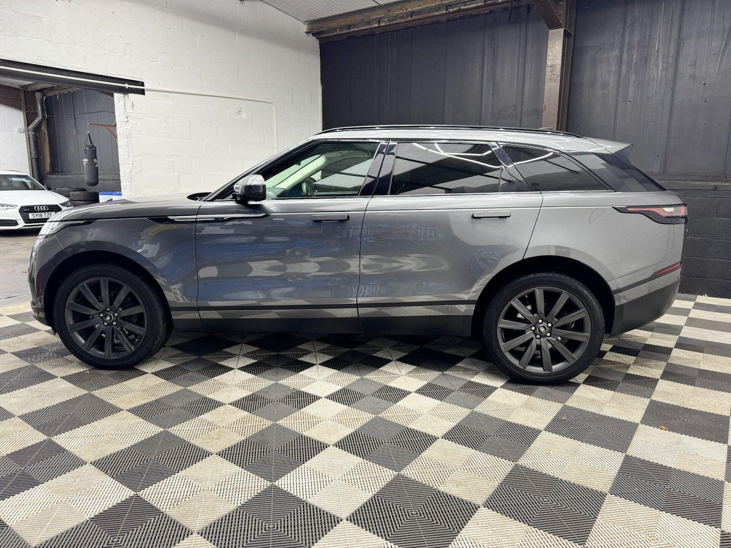 Used Land Rover Range Rover Velar 2019 for sale - 76589108: Photo 15