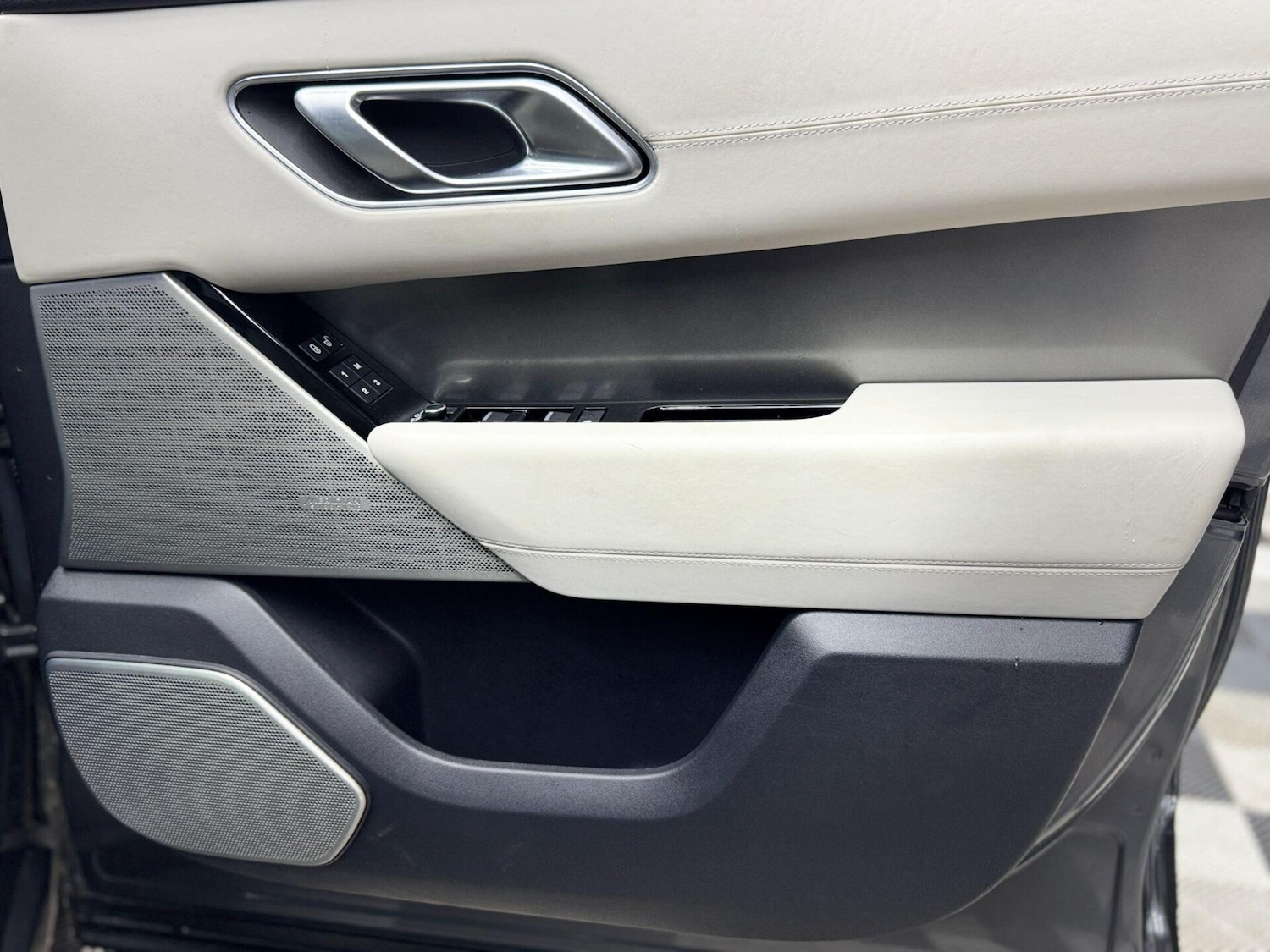 Used Land Rover Range Rover Velar 2019 for sale - 76589108: Photo 32