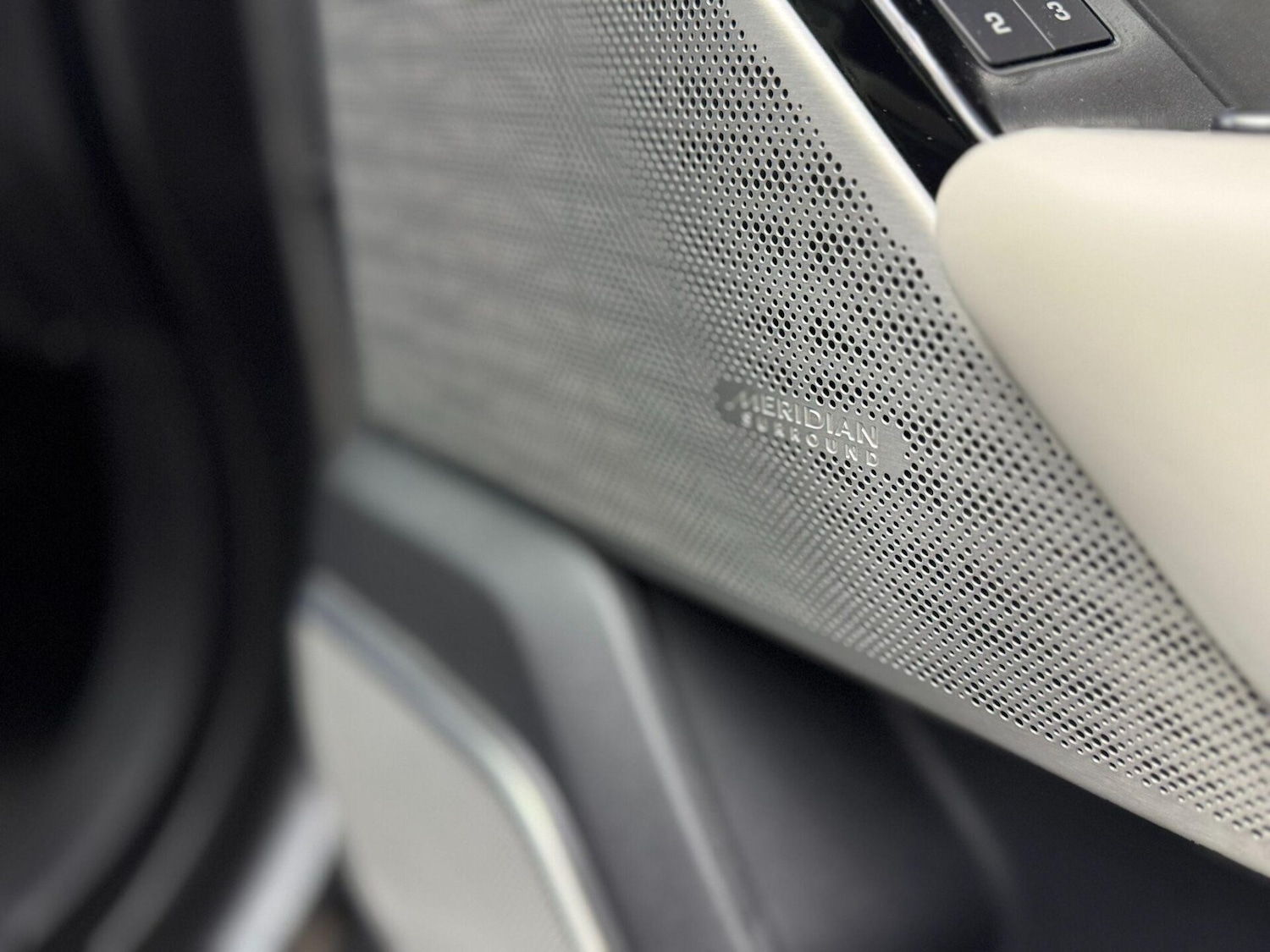 Used Land Rover Range Rover Velar 2019 for sale - 76589108: Photo 33