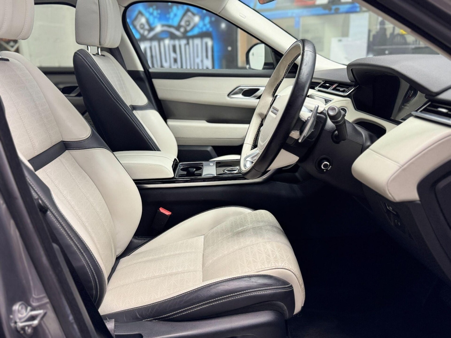 Used Land Rover Range Rover Velar 2019 for sale - 76589108: Photo 35