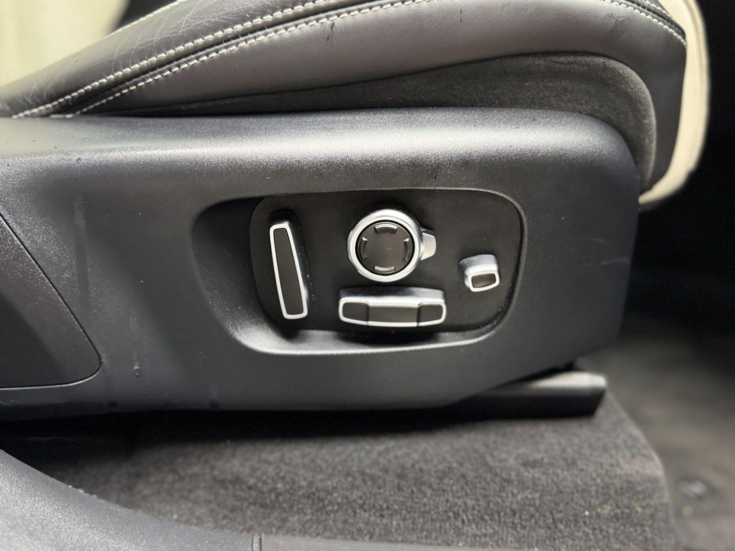 Used Land Rover Range Rover Velar 2019 for sale - 76589108: Photo 37