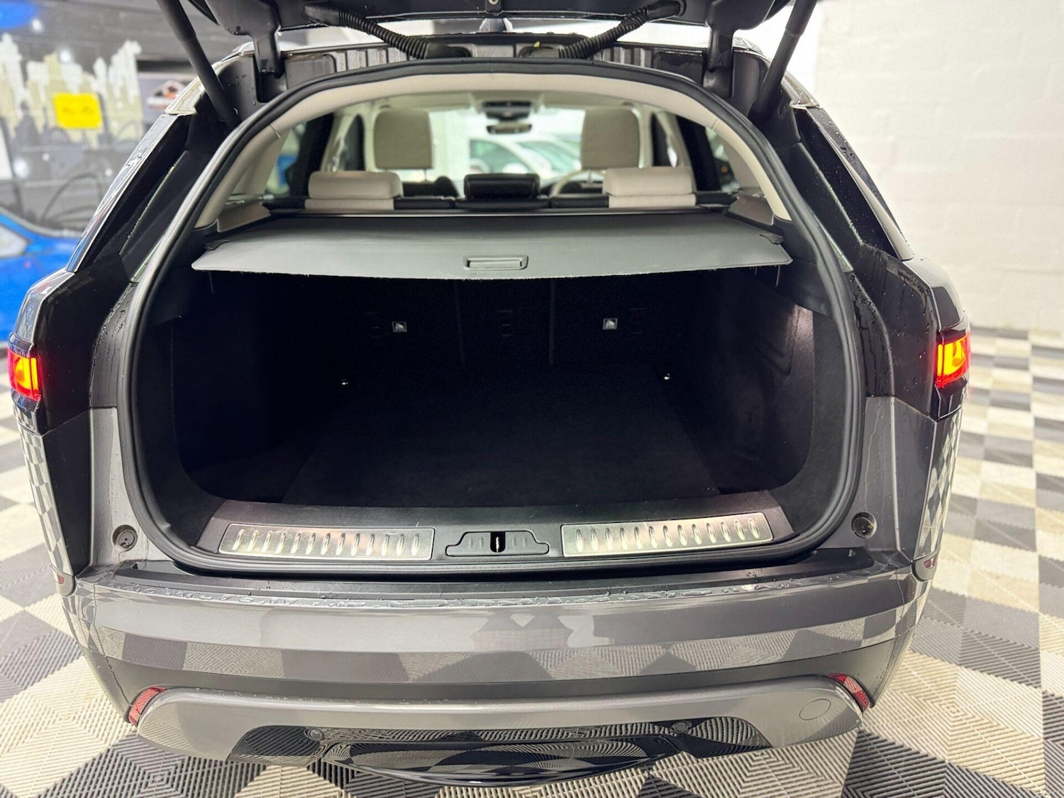 Used Land Rover Range Rover Velar 2019 for sale - 76589108: Photo 64