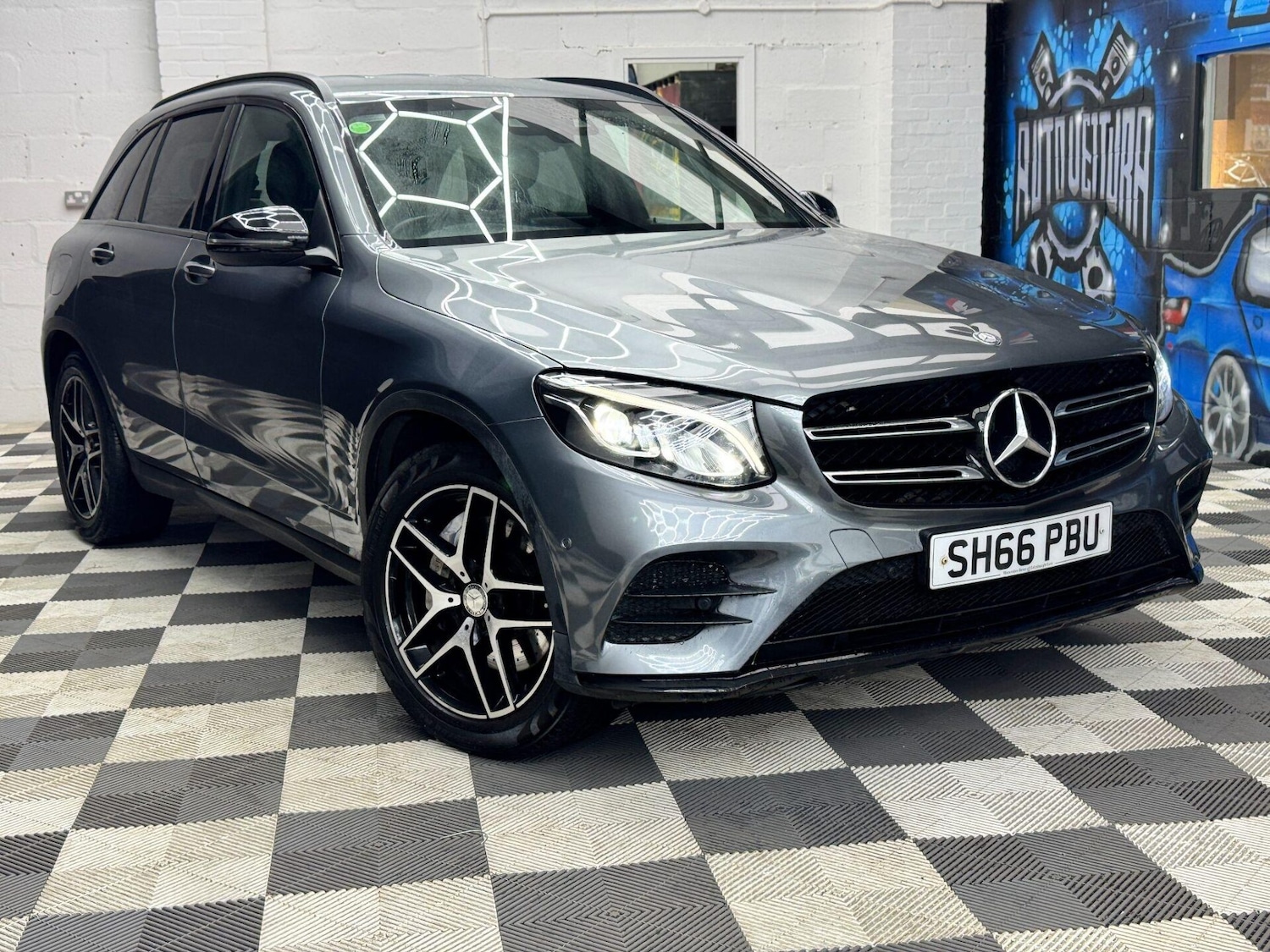 Used Mercedes-Benz GLC 2016 for sale - 76589102: Photo 2