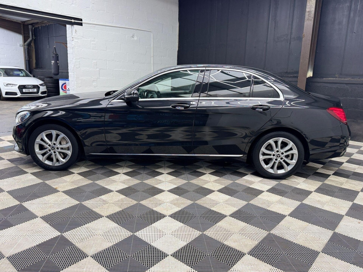 Used Mercedes-Benz C Class 2016 for sale - 76589096: Photo 15