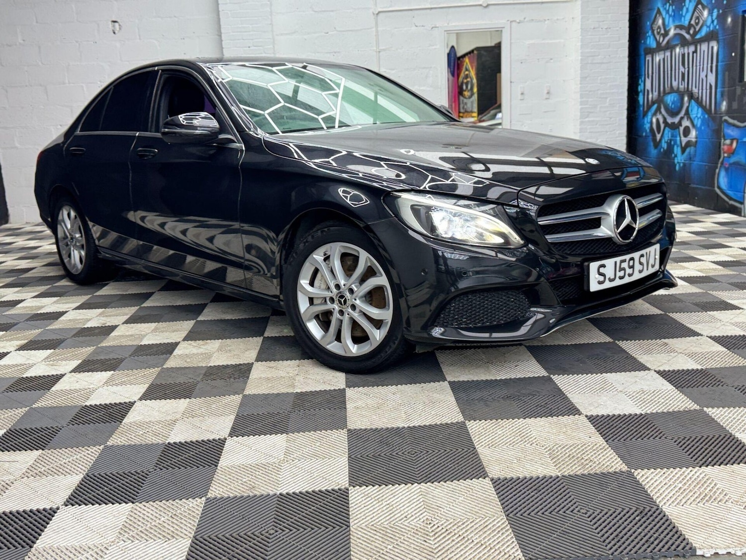 Used Mercedes-Benz C Class 2016 for sale - 76589096: Photo 2