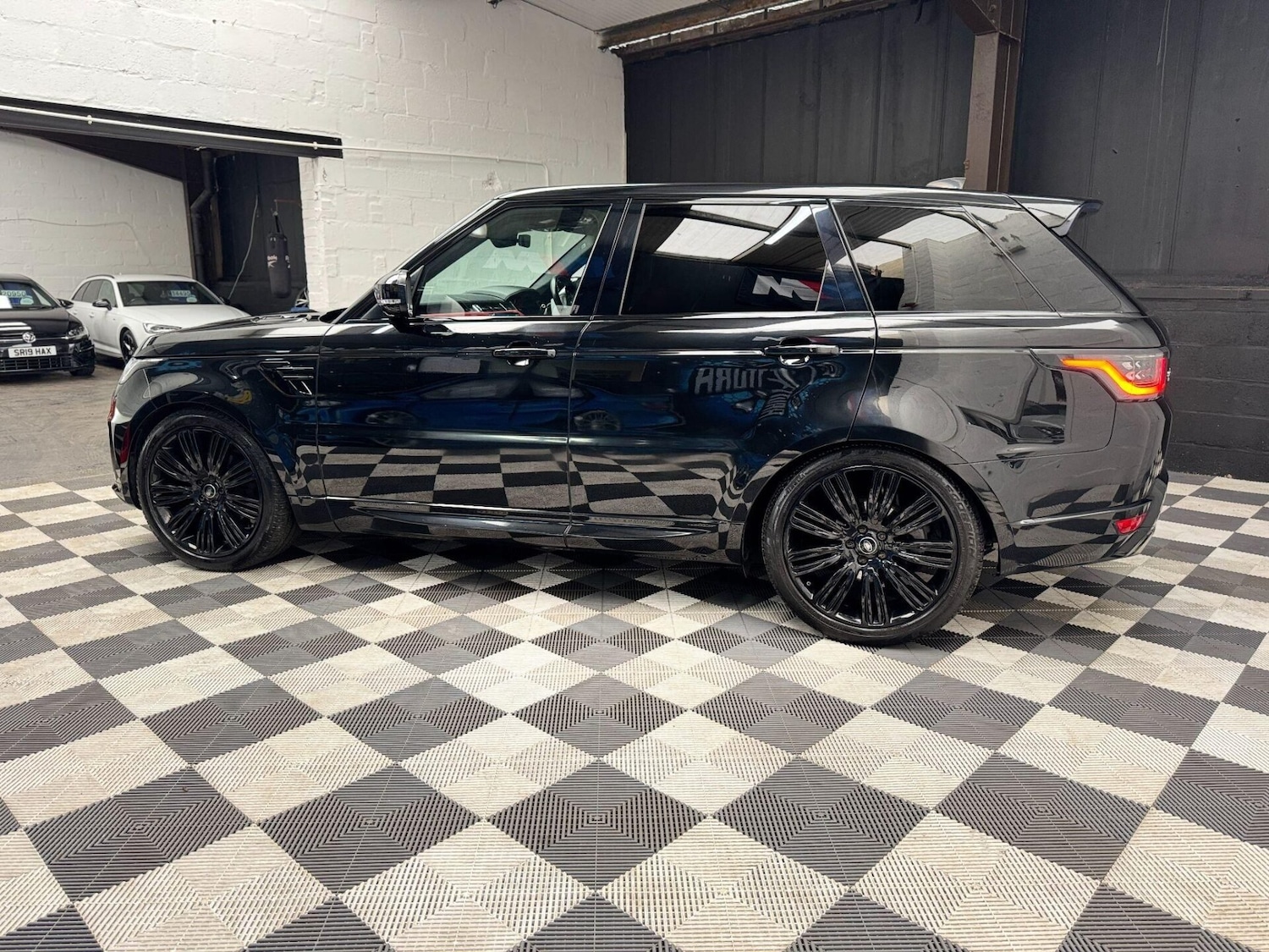 Used Land Rover Range Rover Sport 2018 for sale - 76508901: Photo 5