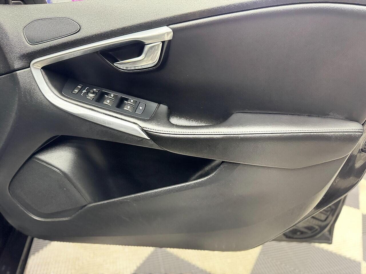 Used Volvo V40 2015 for sale - 76115674: Photo 29