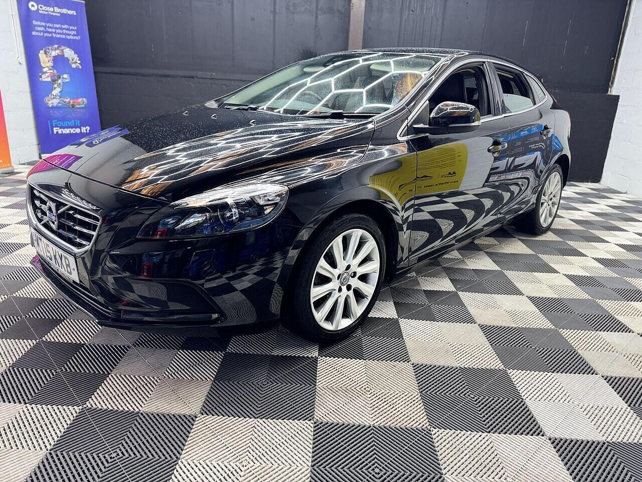 Used Volvo V40 2015 for sale - 76115674: Photo 3