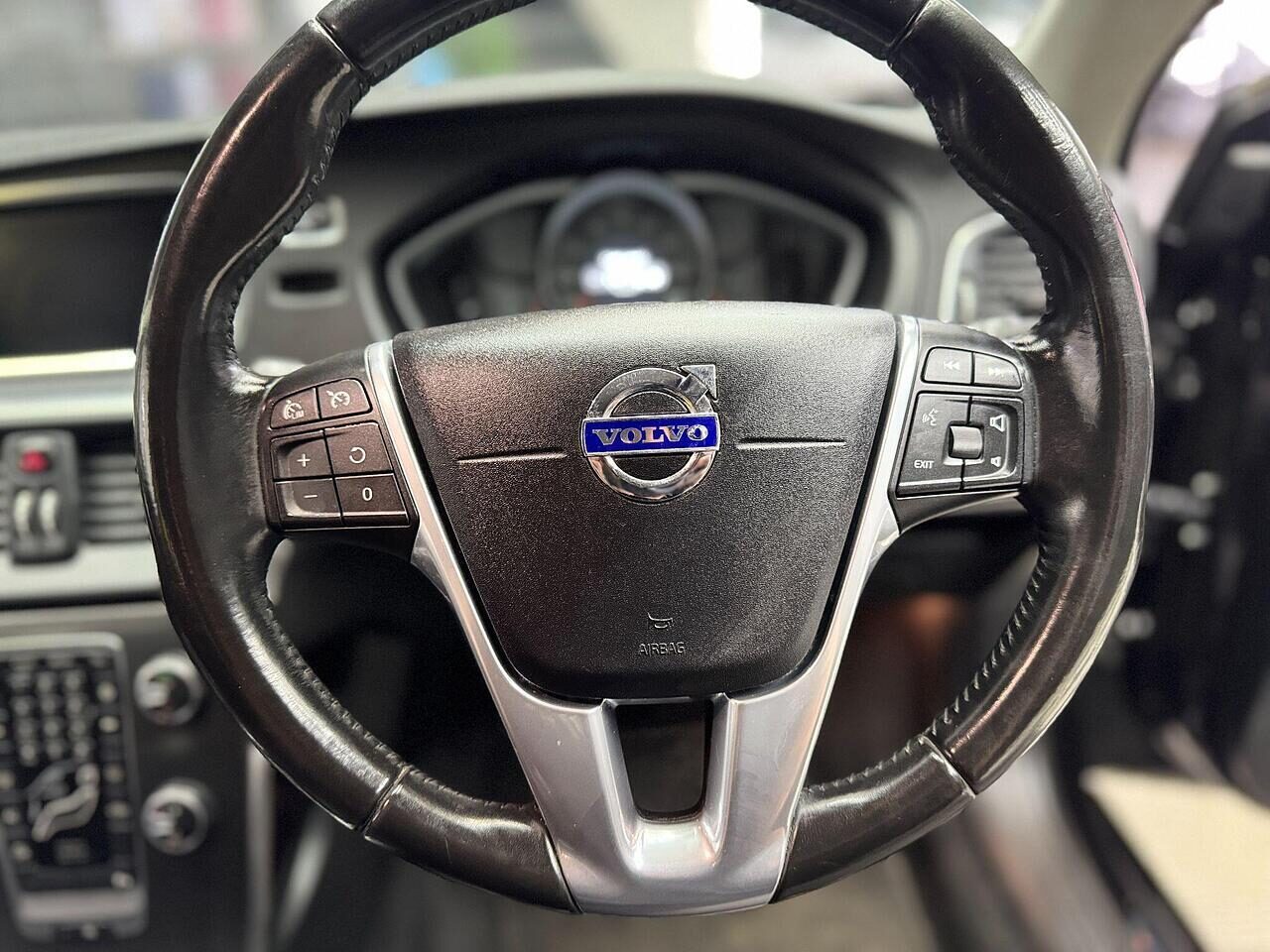 Used Volvo V40 2015 for sale - 76115674: Photo 35