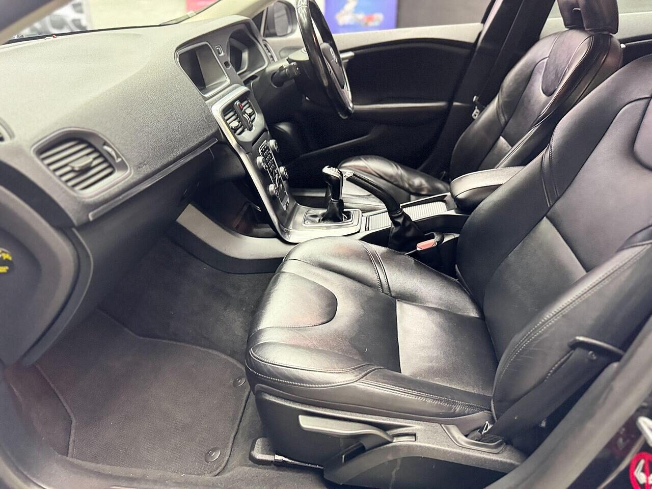 Used Volvo V40 2015 for sale - 76115674: Photo 37