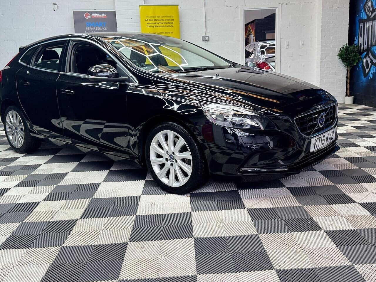 Used Volvo V40 2015 for sale - 76115674: Photo 8