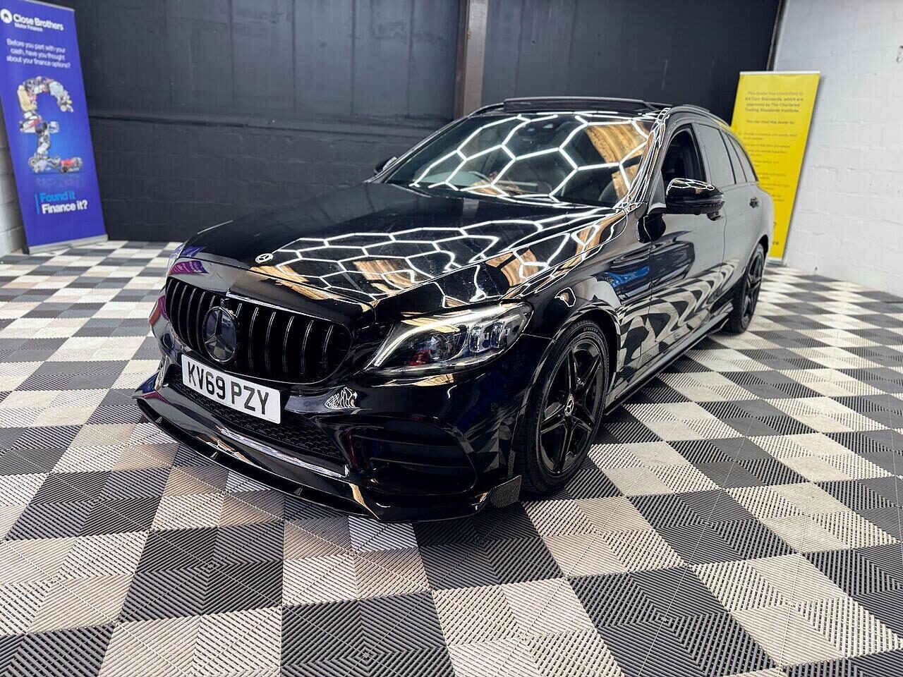 Used Mercedes-Benz C Class 2019 for sale - 76555299: Photo 13