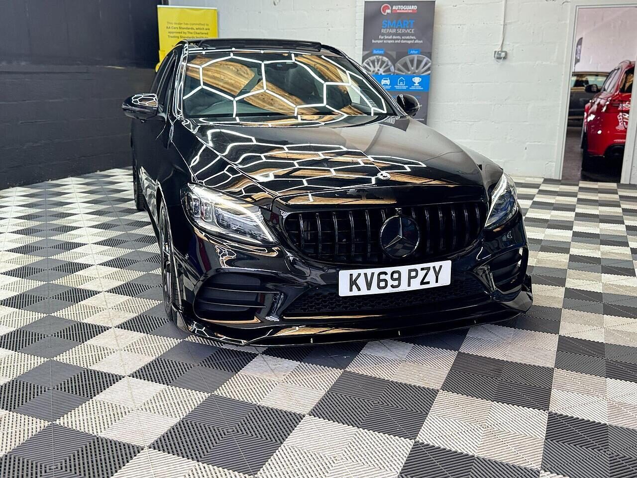 Used Mercedes-Benz C Class 2019 for sale - 76555299: Photo 2