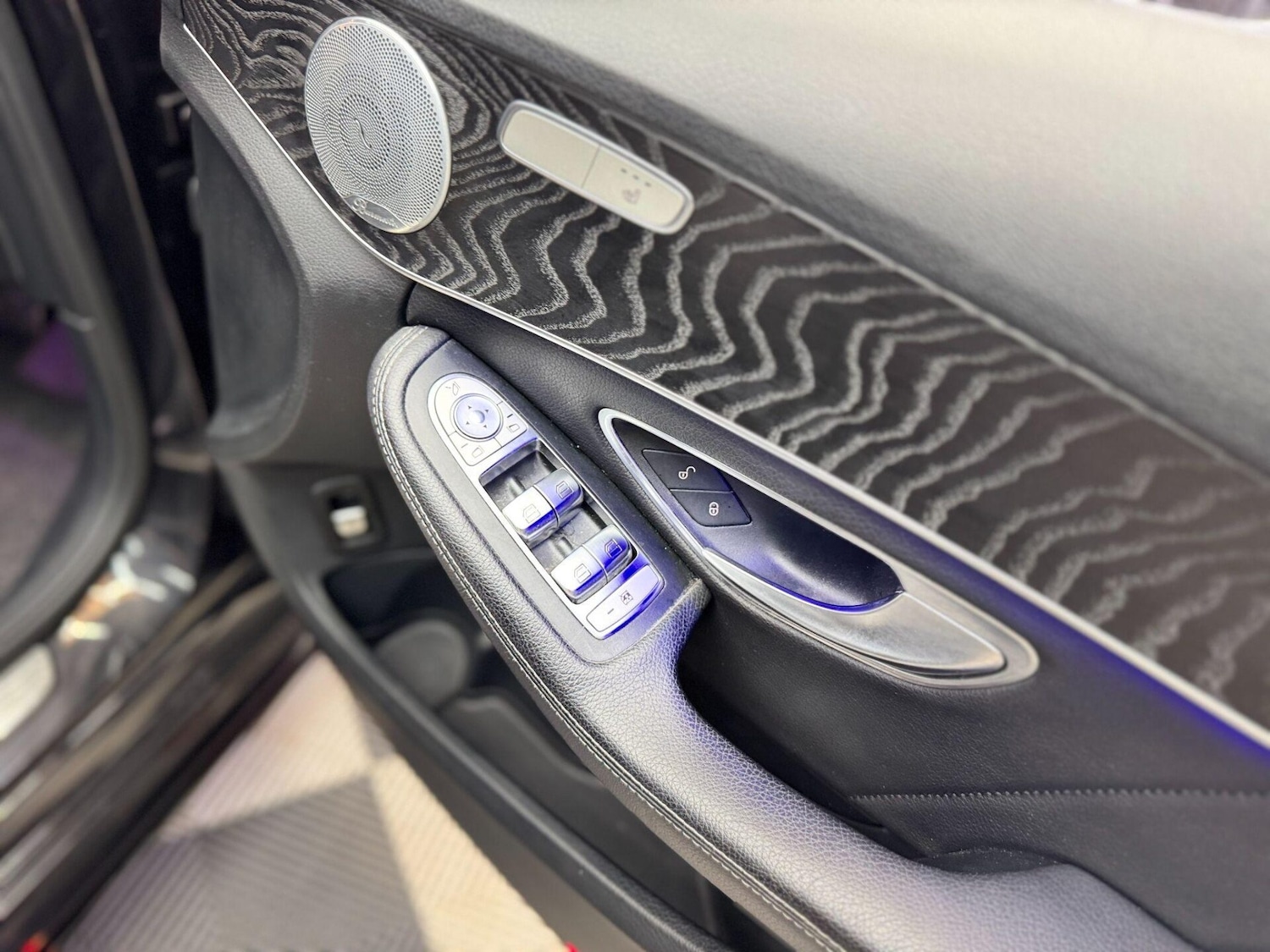 Used Mercedes-Benz C Class 2019 for sale - 76555312: Photo 40