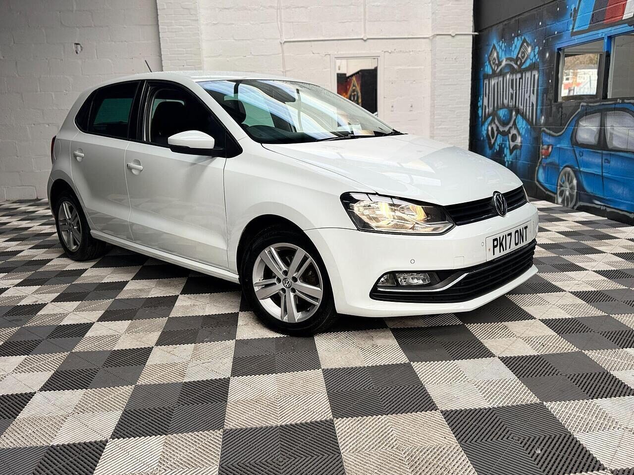 Used Volkswagen Polo 2017 for sale - 76565011: Photo 1