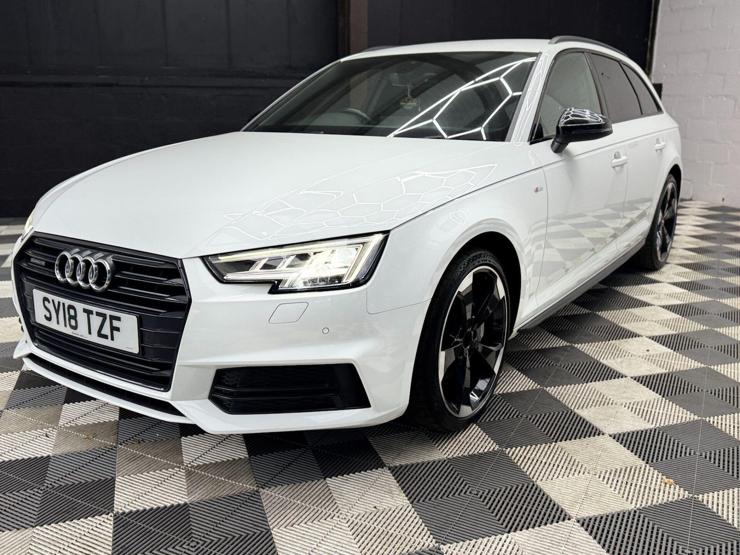 Used Audi A4 2018 for sale - 76211440: Photo 14