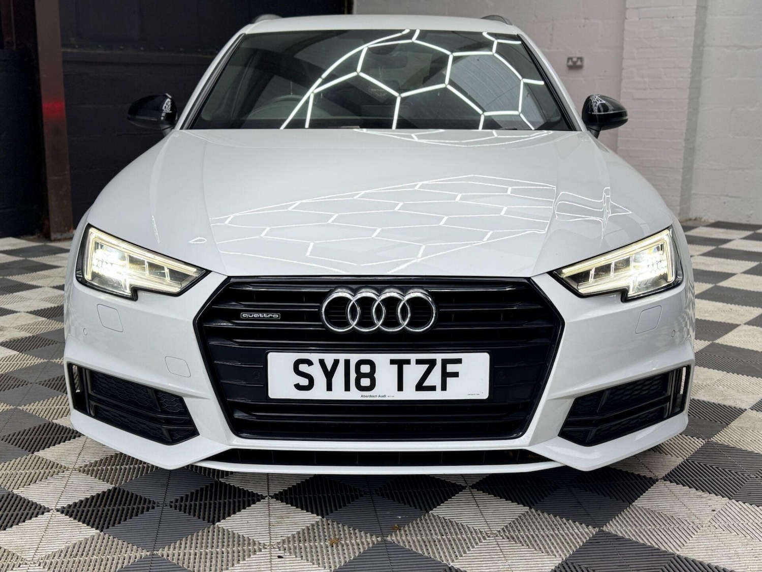 Used Audi A4 2018 for sale - 76211440: Photo 2