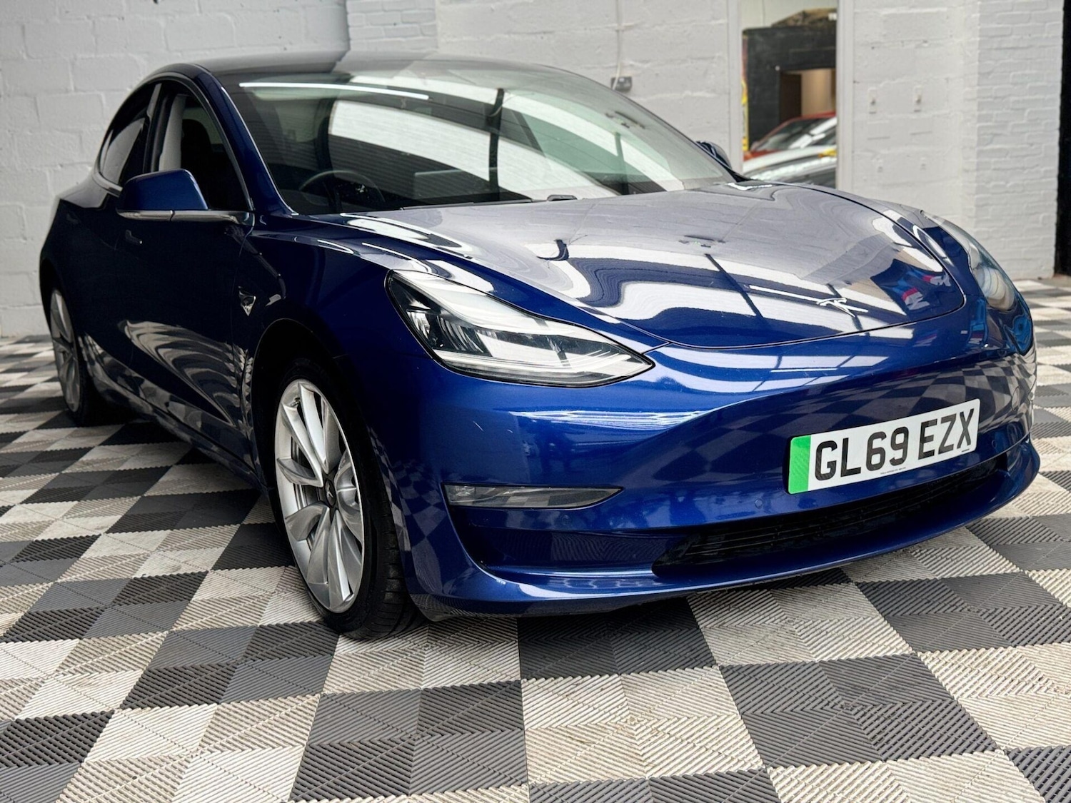 Used Tesla Model 3 2019 for sale - 76566405: Photo 2