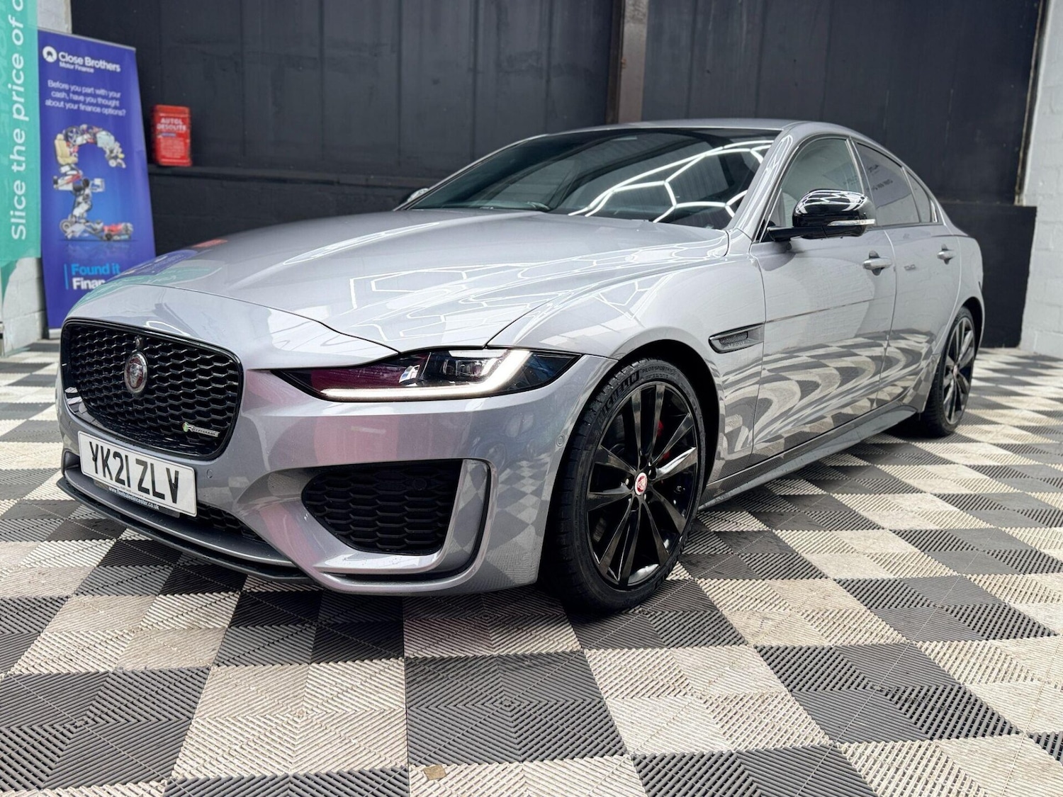 Used Jaguar XE 2021 for sale - 77355135: Photo 4