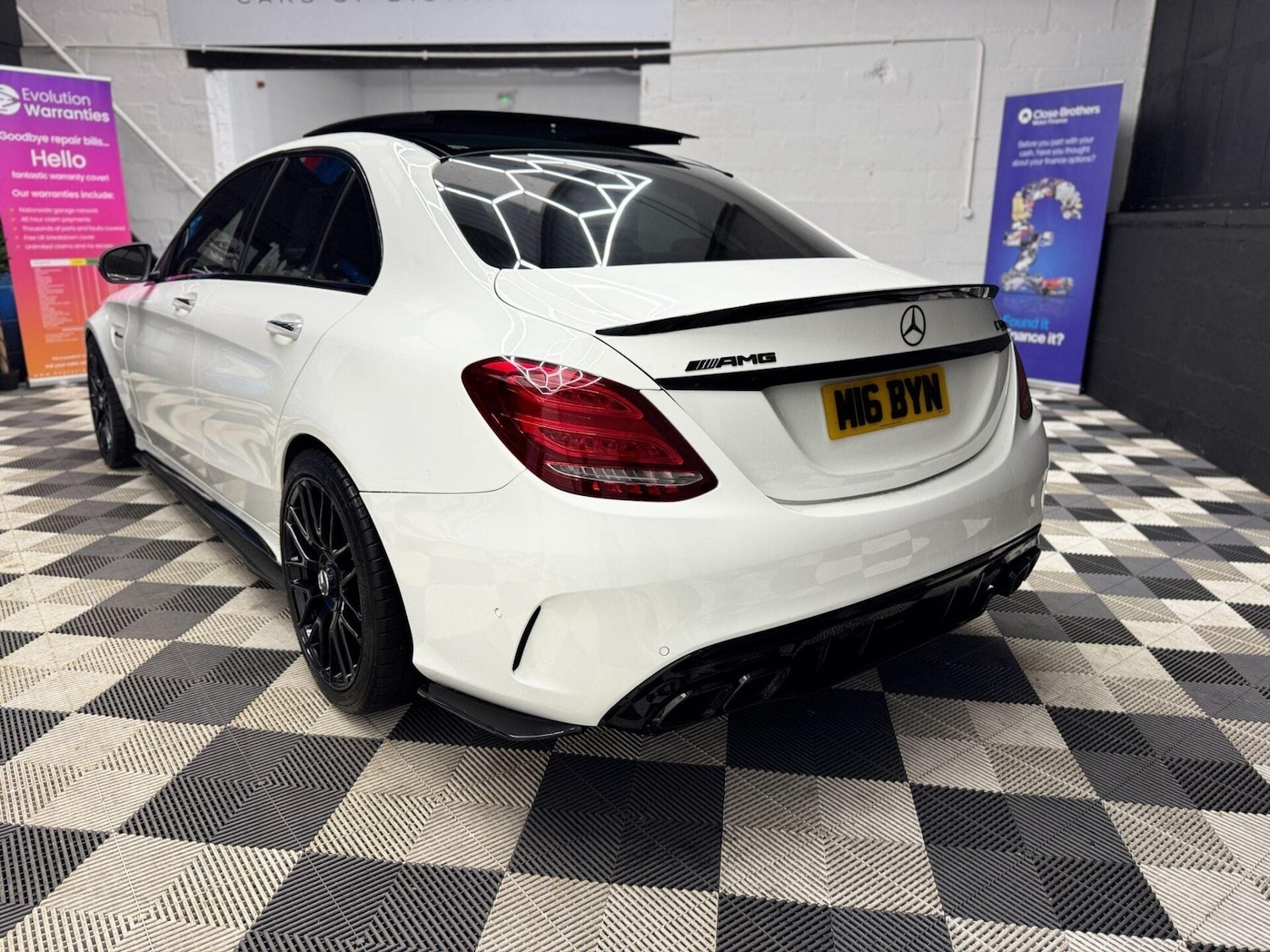 Used Mercedes-Benz C Class 2015 for sale - 77160070: Photo 2