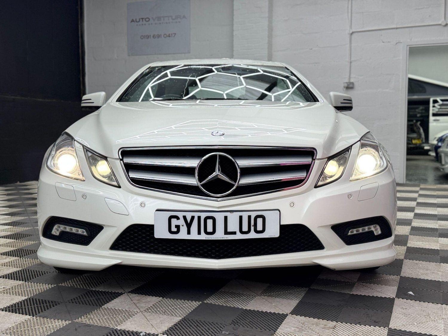 Used Mercedes-Benz E Class 2010 for sale - 77094527: Photo 2
