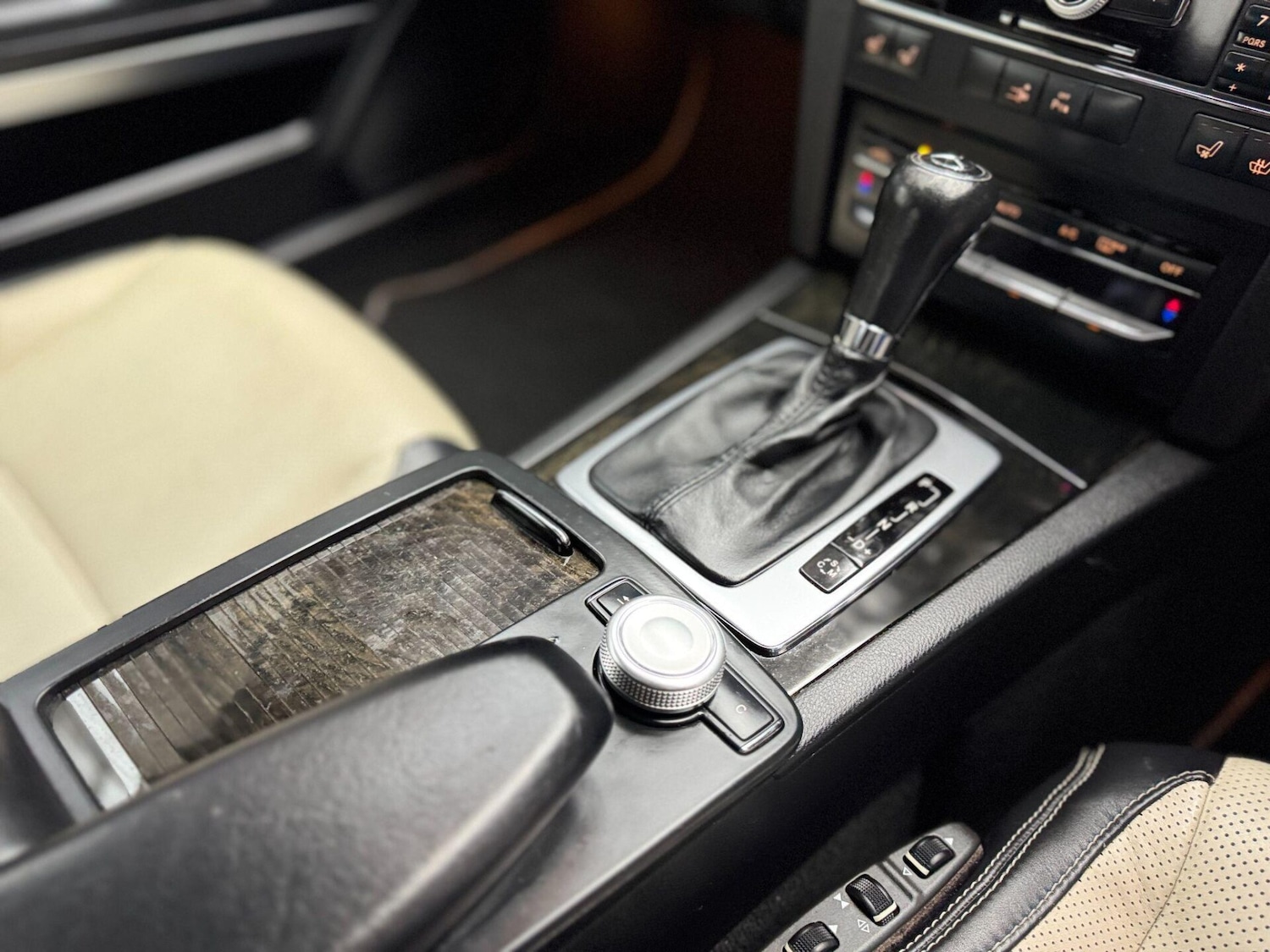 Used Mercedes-Benz E Class 2010 for sale - 77094527: Photo 23