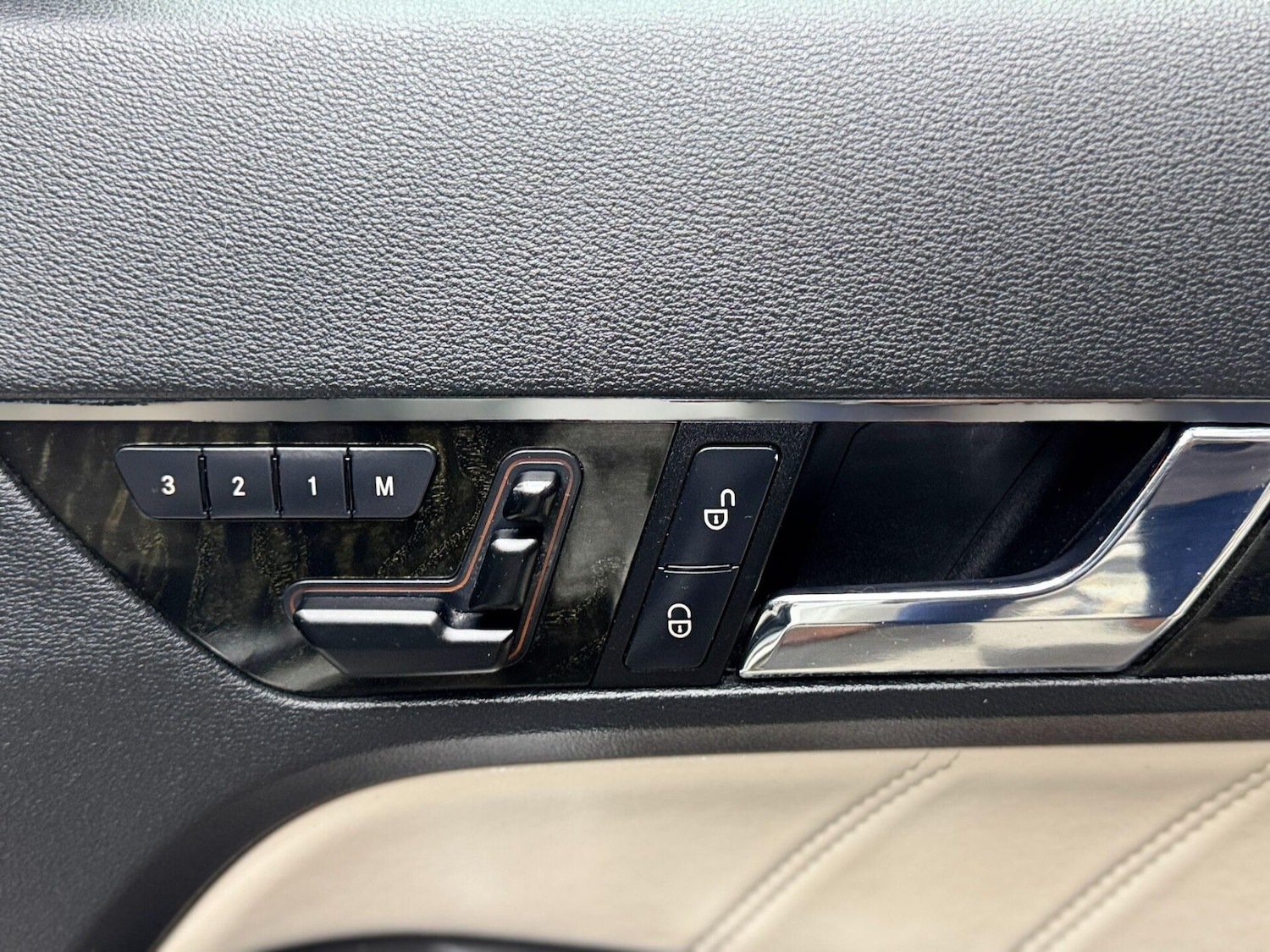 Used Mercedes-Benz E Class 2010 for sale - 77094527: Photo 26