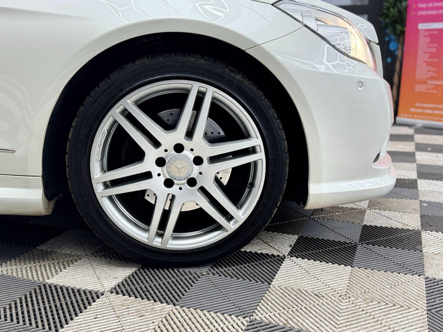 Used Mercedes-Benz E Class 2010 for sale - 77094527: Photo 31