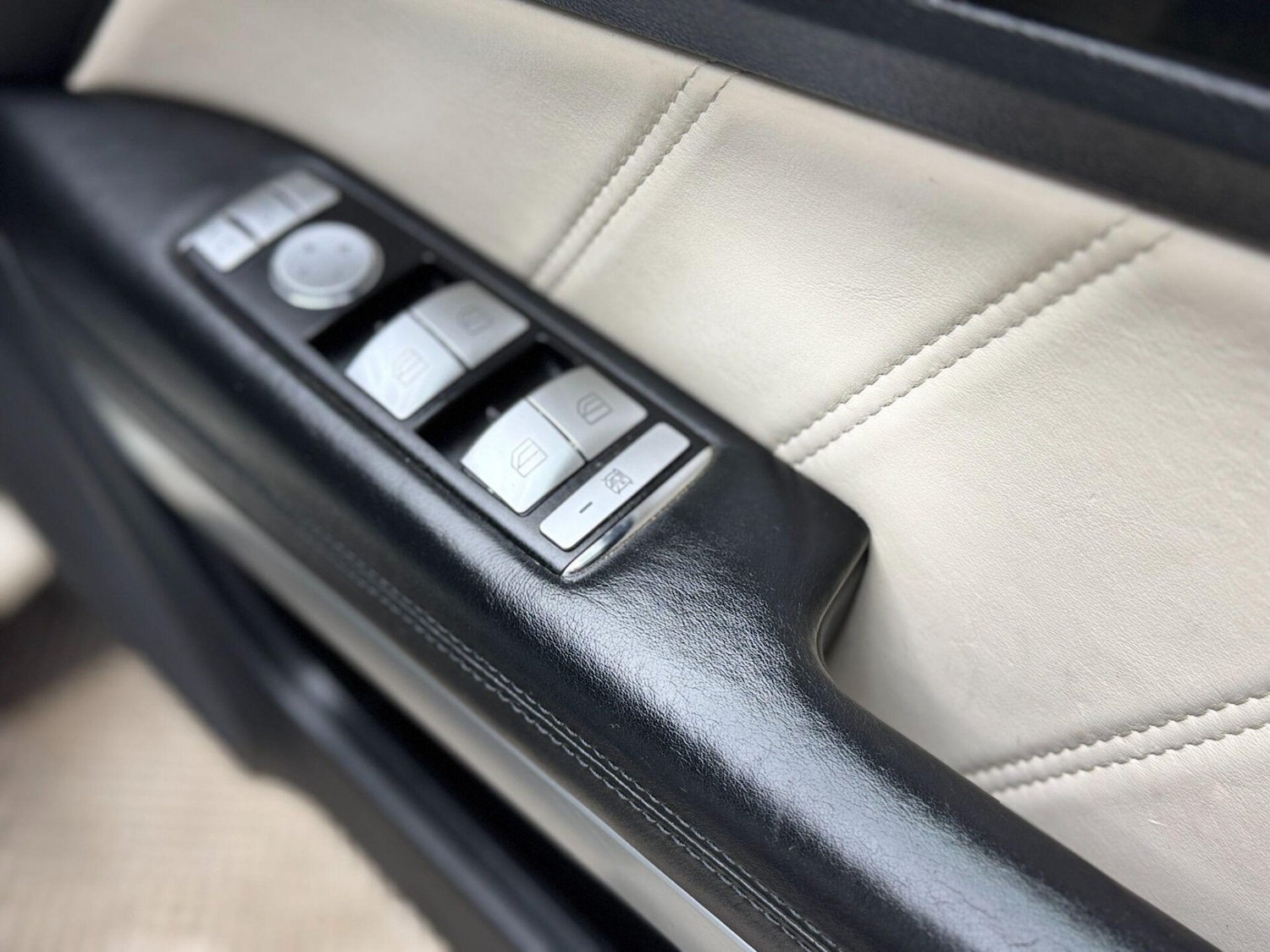 Used Mercedes-Benz E Class 2010 for sale - 77094527: Photo 40