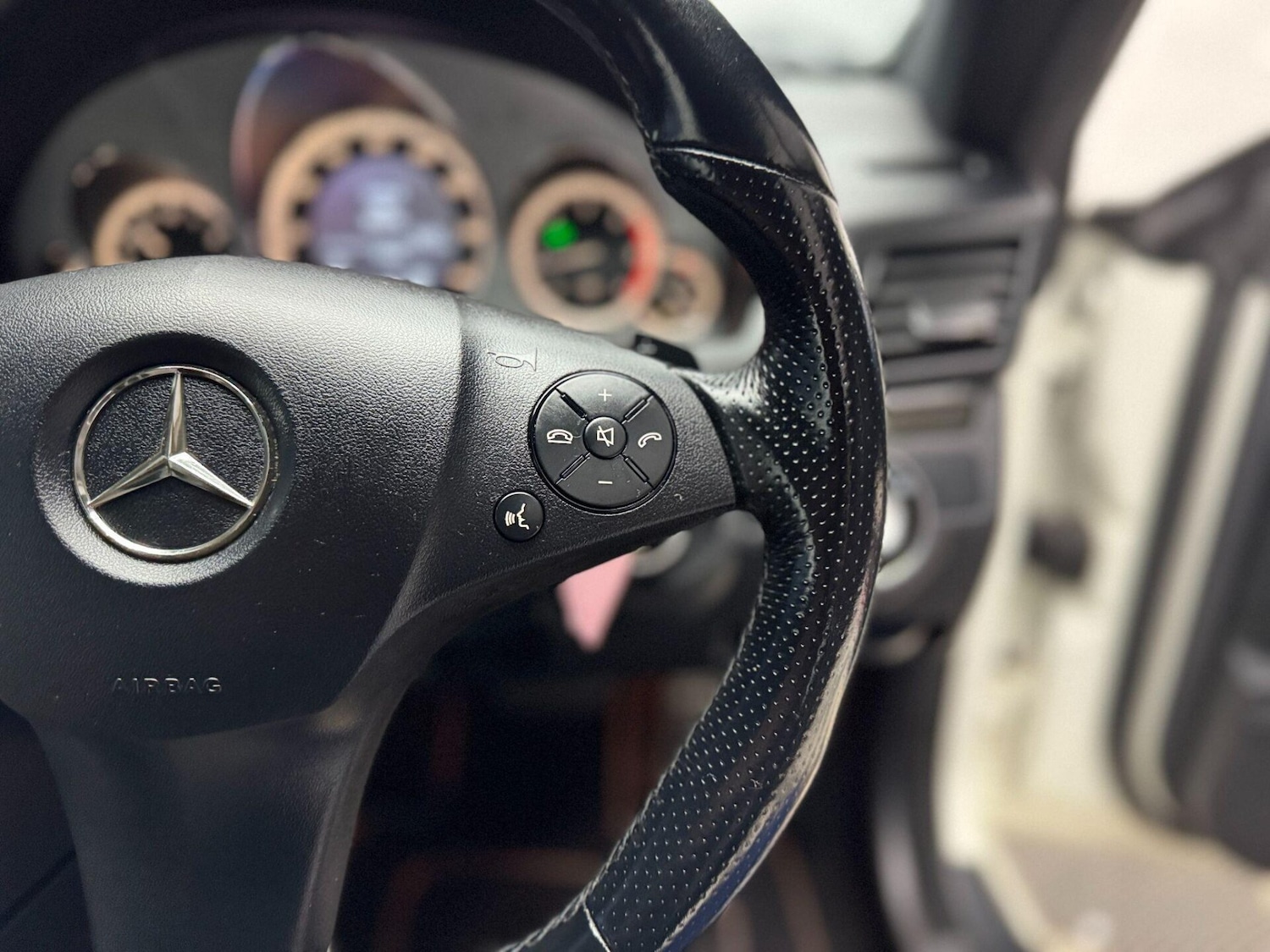 Used Mercedes-Benz E Class 2010 for sale - 77094527: Photo 42