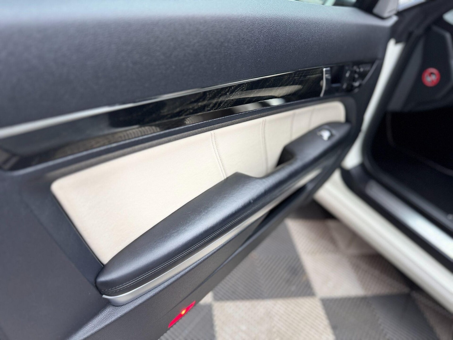 Used Mercedes-Benz E Class 2010 for sale - 77094527: Photo 53