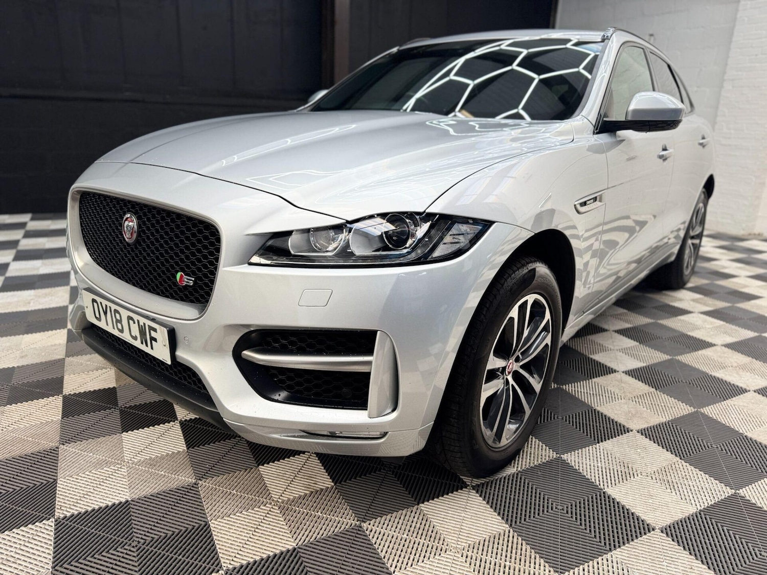 Used Jaguar F-Pace 2018 for sale - 76778169: Photo 10