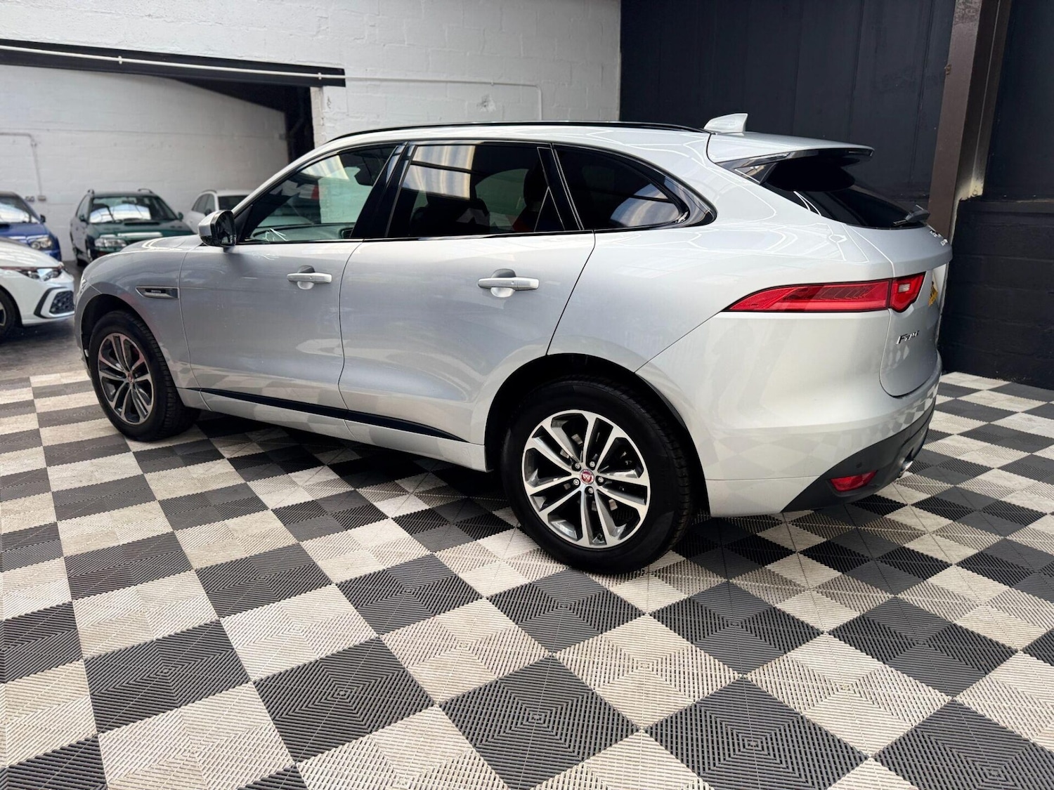 Used Jaguar F-Pace 2018 for sale - 76778169: Photo 12