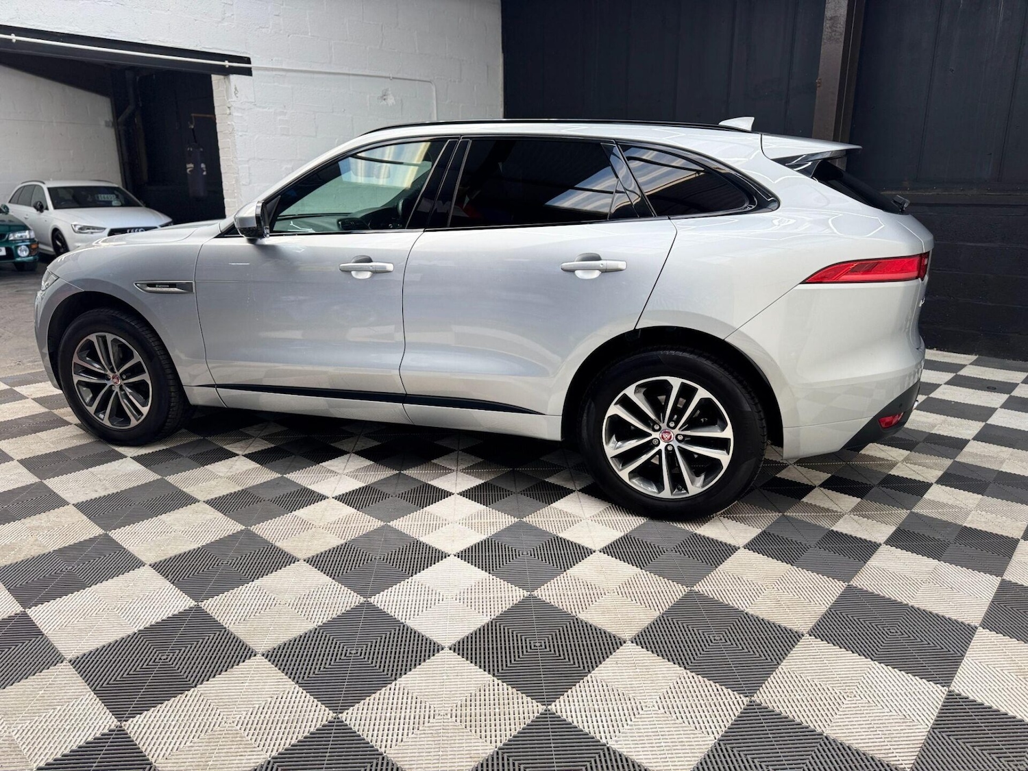 Used Jaguar F-Pace 2018 for sale - 76778169: Photo 13