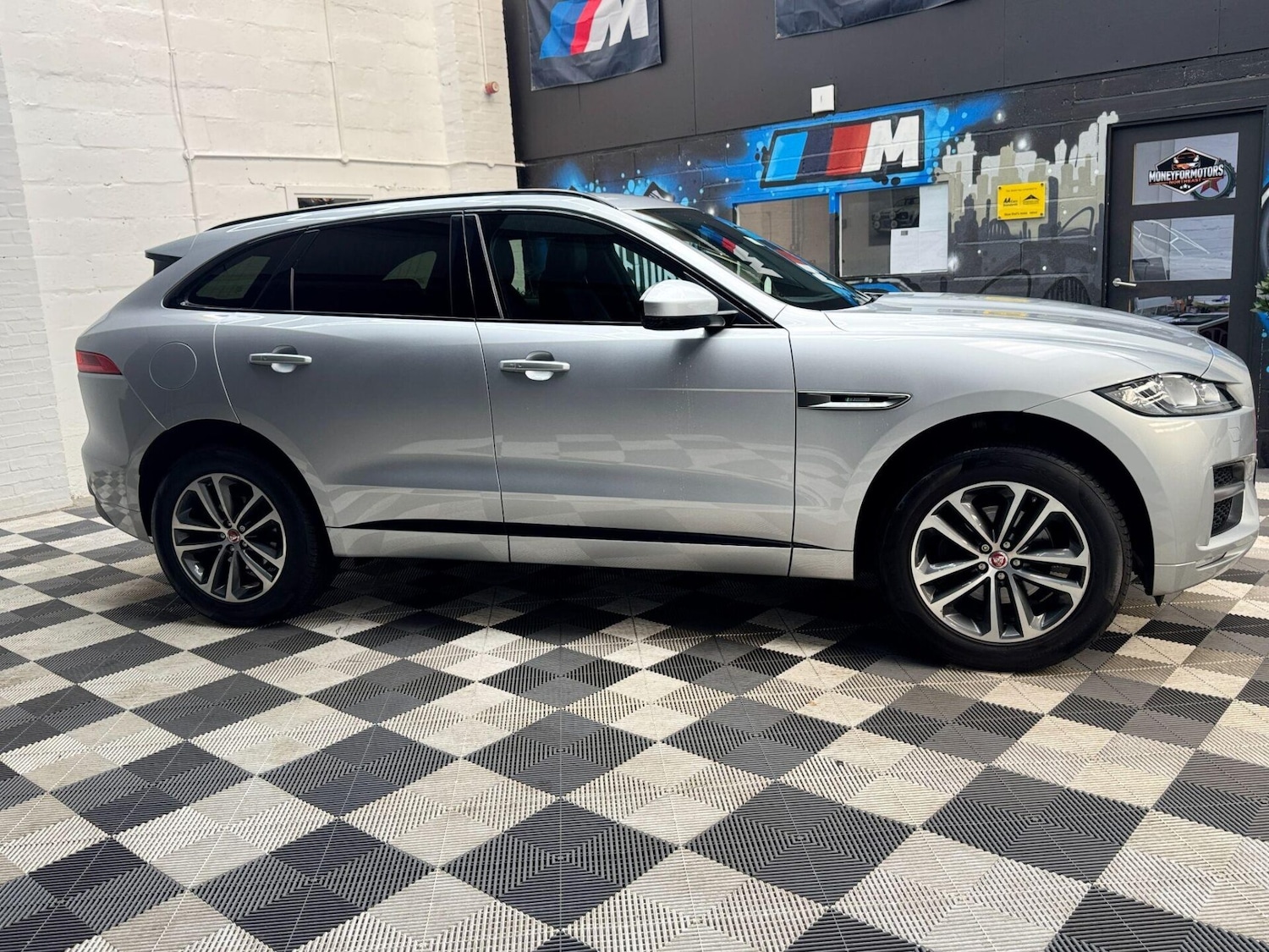 Used Jaguar F-Pace 2018 for sale - 76778169: Photo 17