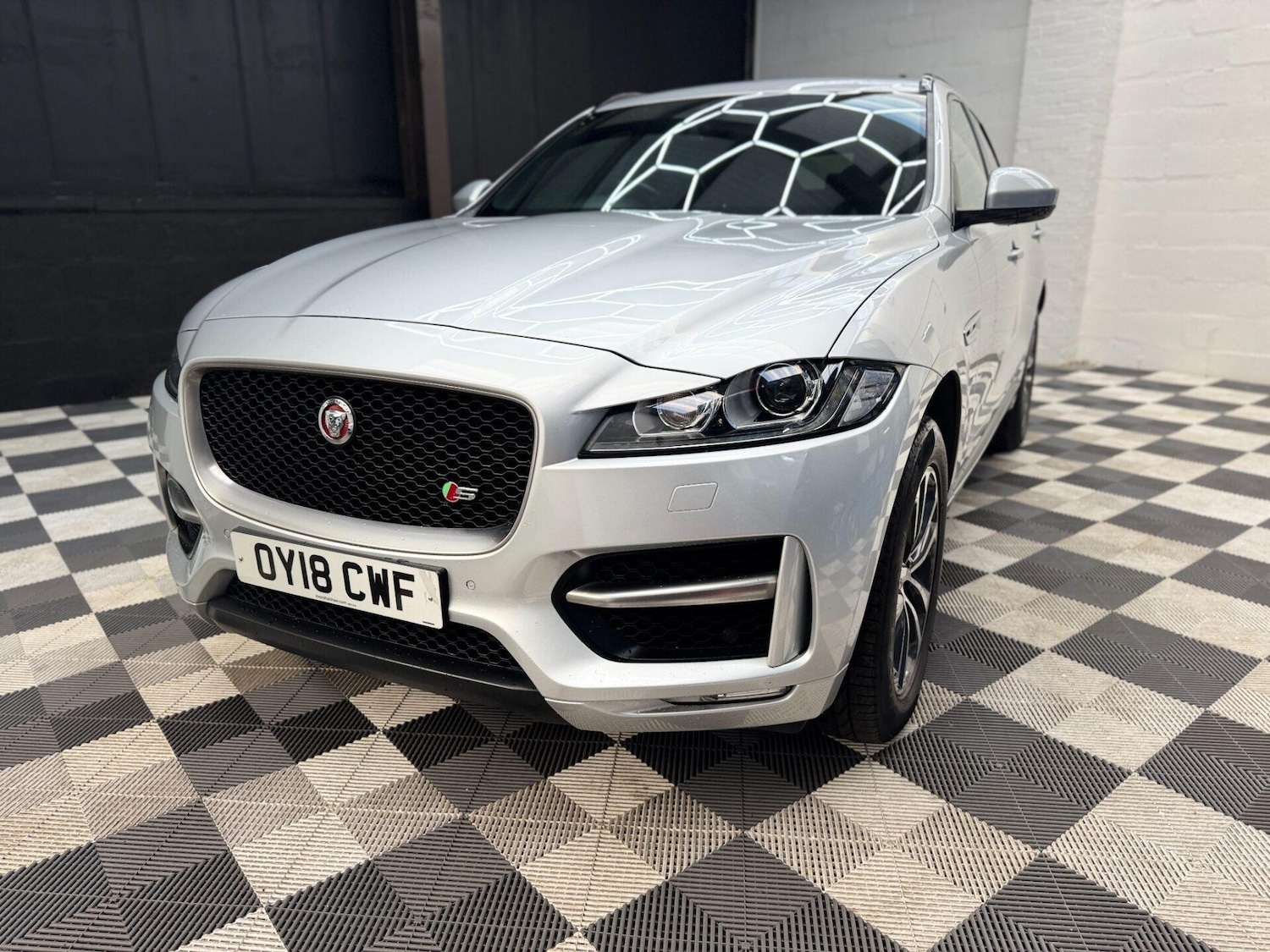 Used Jaguar F-Pace 2018 for sale - 76778169: Photo 3